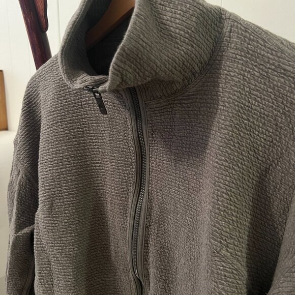 Lululemon Peaceful Moments Zip in Heathered Grey Sage, size 6 - Picture 2 of 3